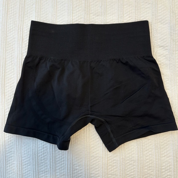 Gymshark Everyday Seamless Short | Black - Picture 5 of 6